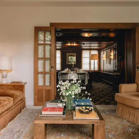 Hotel Chateau Voltaire Paris
