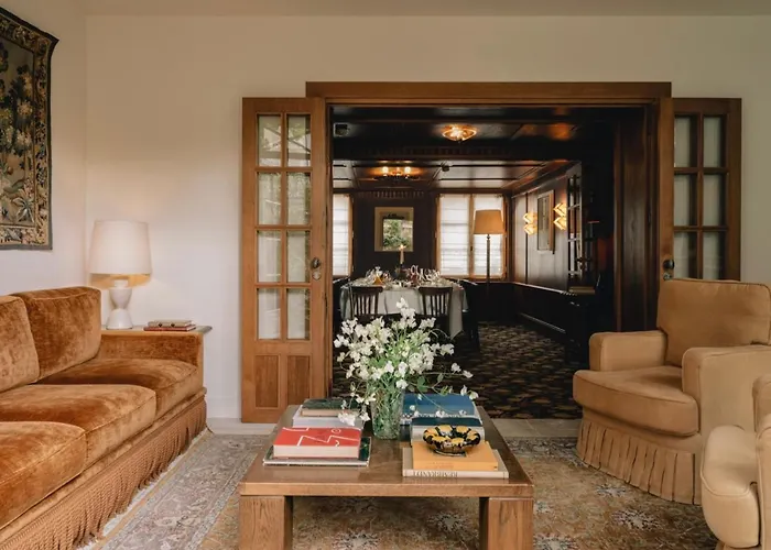 Hotel Chateau Voltaire Paris