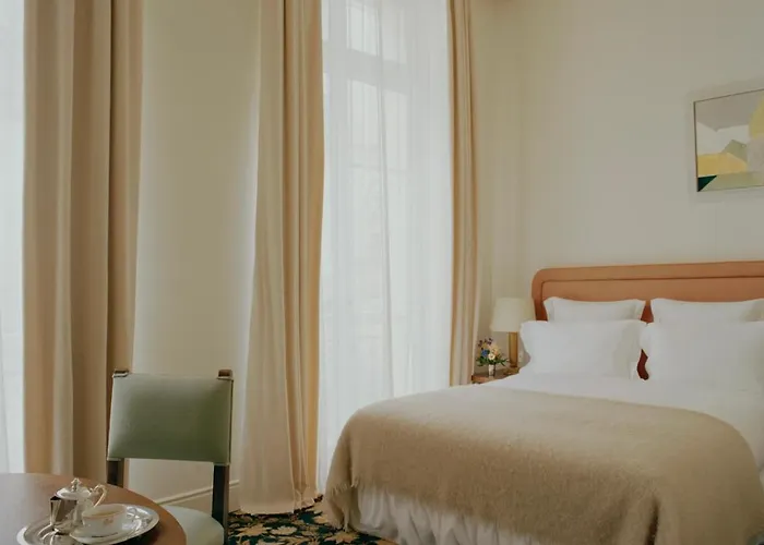 Chateau Voltaire Hotel 5*