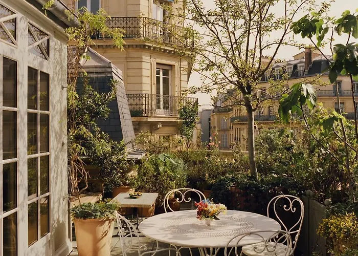 Chateau Voltaire Hotel 5*