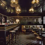Chateau Voltaire Otel Paris