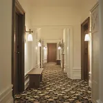 Chateau Voltaire Otel Paris