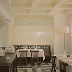 Chateau Voltaire Otel