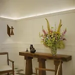Chateau Voltaire Otel Paris