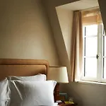 Chateau Voltaire Otel Paris