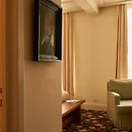 Chateau Voltaire Otel Paris