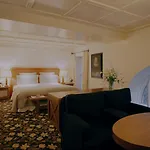 Otel Chateau Voltaire Paris