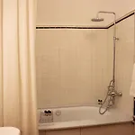 Chateau Voltaire Otel Paris
