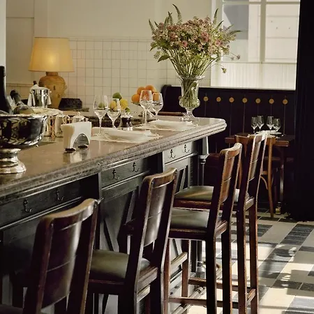 Chateau Voltaire Hotell 5*