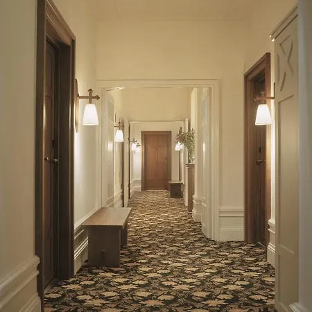 Chateau Voltaire Hotel Paryż