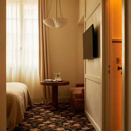 Chateau Voltaire فندق 5*