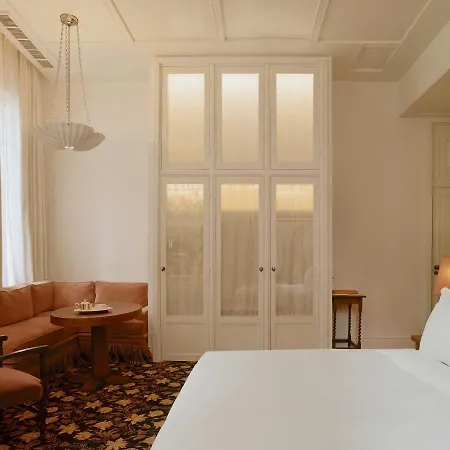 Hotel Chateau Voltaire Paris