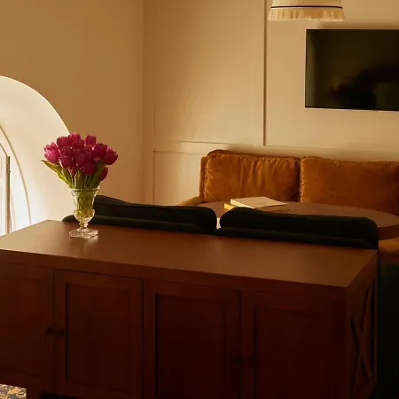 Chateau Voltaire Hotel 5*