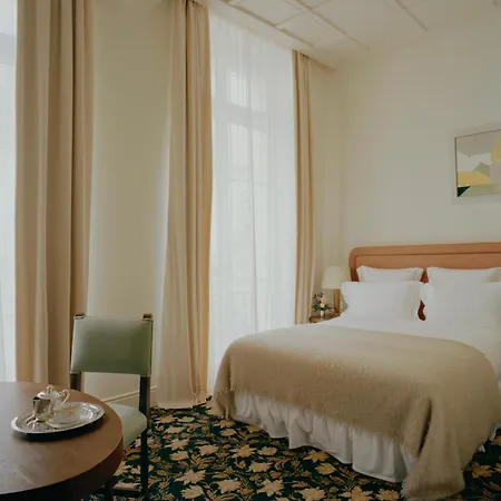 Chateau Voltaire מלון 5*