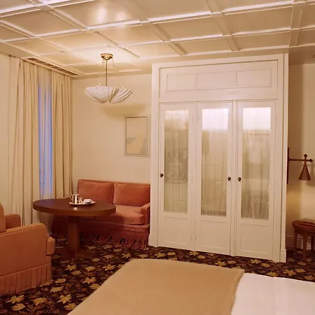 Chateau Voltaire Hotel 5*