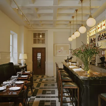 Chateau Voltaire מלון 5*