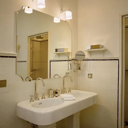Chateau Voltaire מלון 5*
