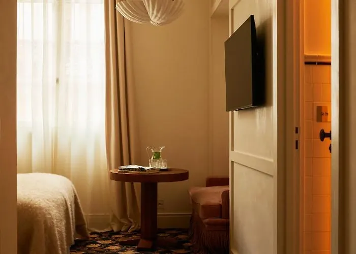 Chateau Voltaire Hotel 5*