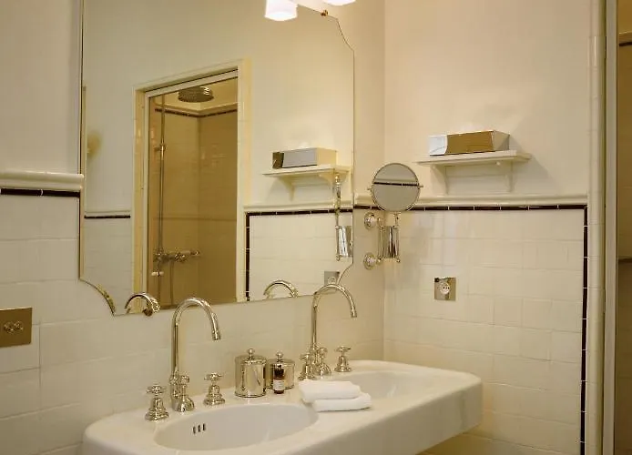 Chateau Voltaire Hotel 5*