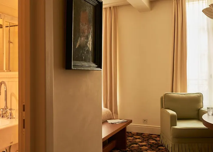 Chateau Voltaire Hotel Paris