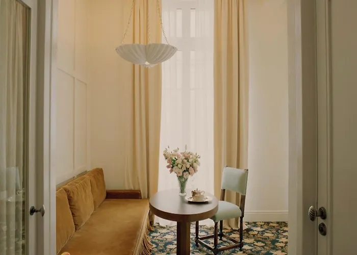 Chateau Voltaire Hotel 5*