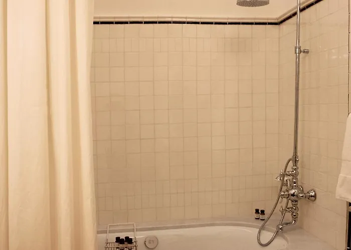 Chateau Voltaire Hotel Paris