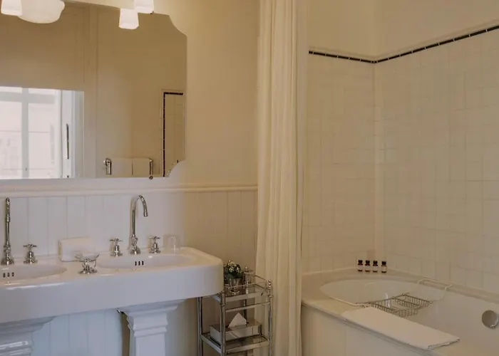 Chateau Voltaire Paris