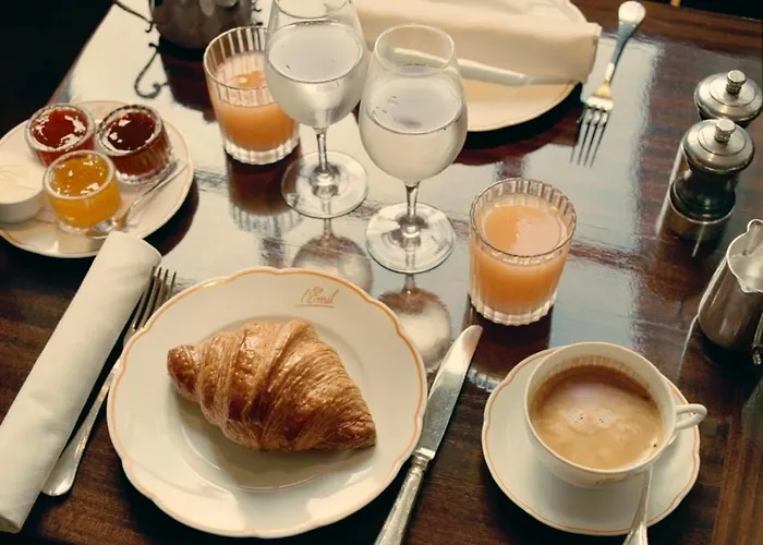 Hotel Chateau Voltaire Paris