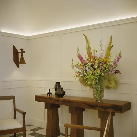 Chateau Voltaire Otel Paris