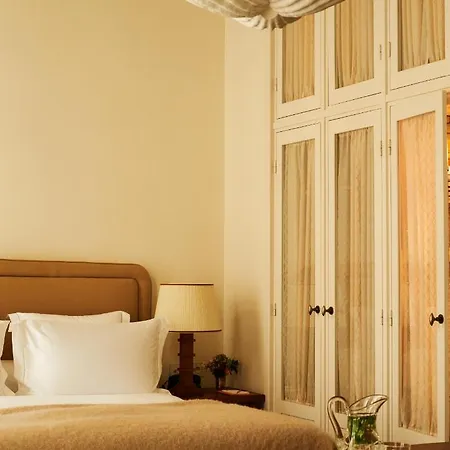 Chateau Voltaire Paris