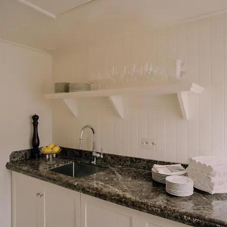 Chateau Voltaire Otel